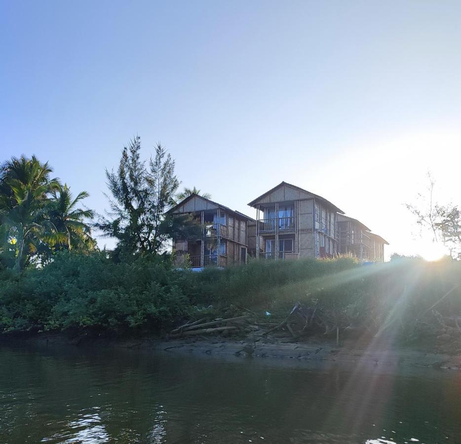 Chivarin Resorts Mālvan Екстериор снимка